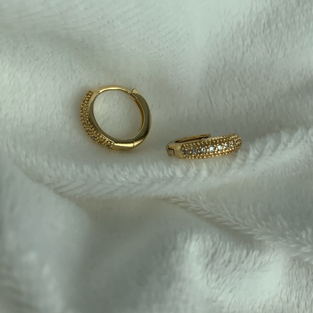 FASHION Beautiful gold huggy bling earrings - Picture 6 of 8